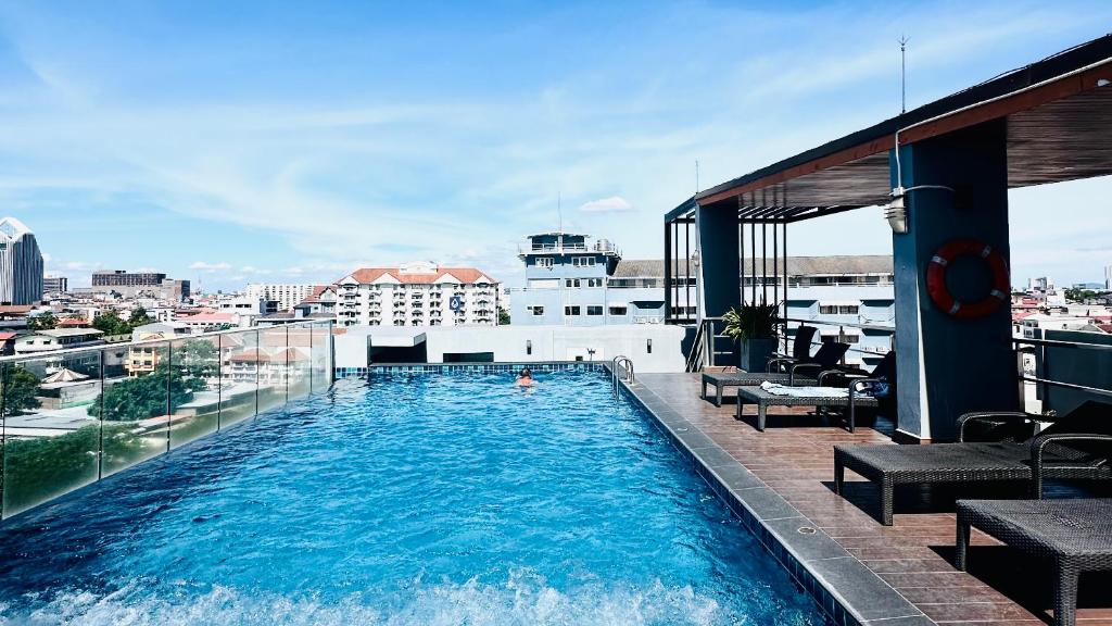 The Base Inn Pattaya The Base Inn Pattaya
