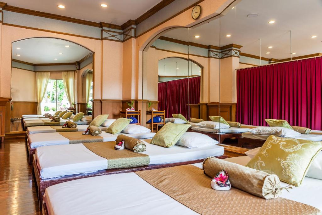 Cholchan Pattaya Beach Resort - SHA Extra Plus Cholchan Pattaya Beach Resort - SHA Extra Plus