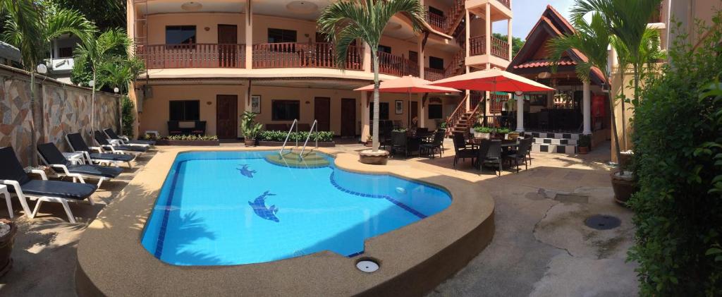 Phratamnak Inn - 100 meter from Beach