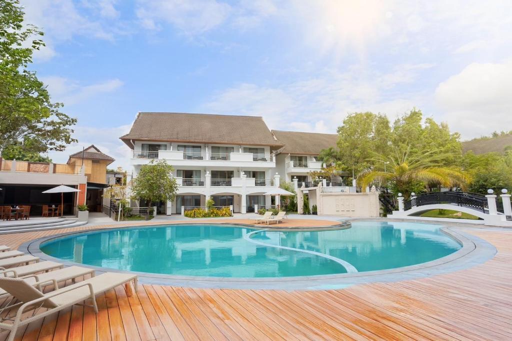 Pinnacle Grand Jomtien Resort and Beach Club