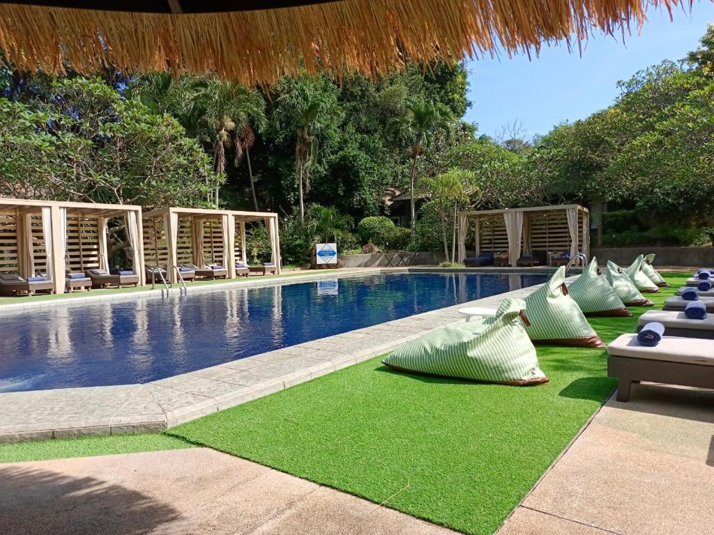 Let's Hyde Pattaya Resort & Villas - Pool Cabanas Let's Hyde Pattaya Resort & Villas - Pool Cabanas