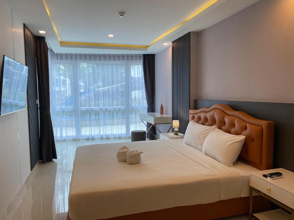 Grand Avenue Condo by Bormon