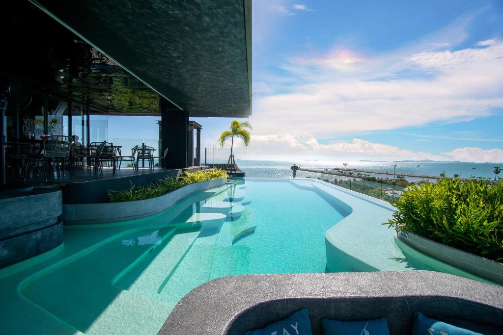 Cross Vibe Pattaya Seaphere Cross Vibe Pattaya Seaphere