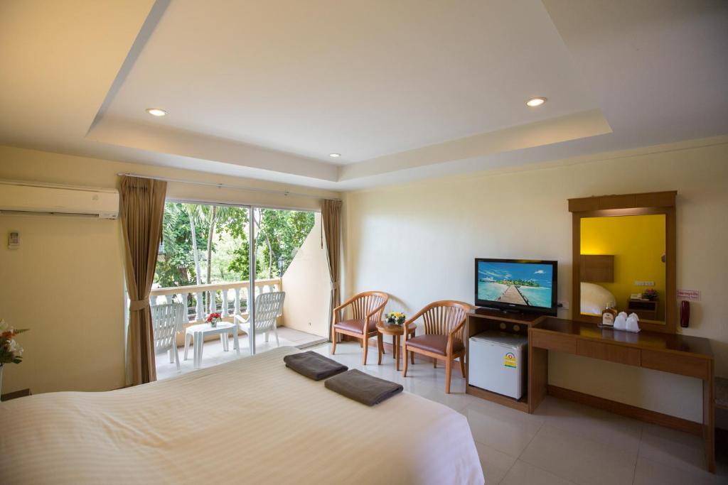 Twin Palms Resort Pattaya, SHA Extra Plus Certified Twin Palms Resort Pattaya, SHA Extra Plus Certified