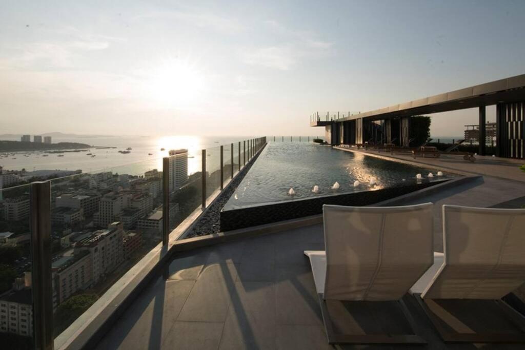 The Base condo center of pattaya rooftop swimming pool The Base condo center of pattaya rooftop swimming pool