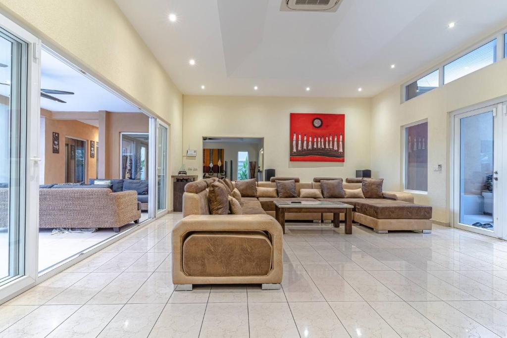 Tropical Luxury 4BR Pool Villa w Game Area