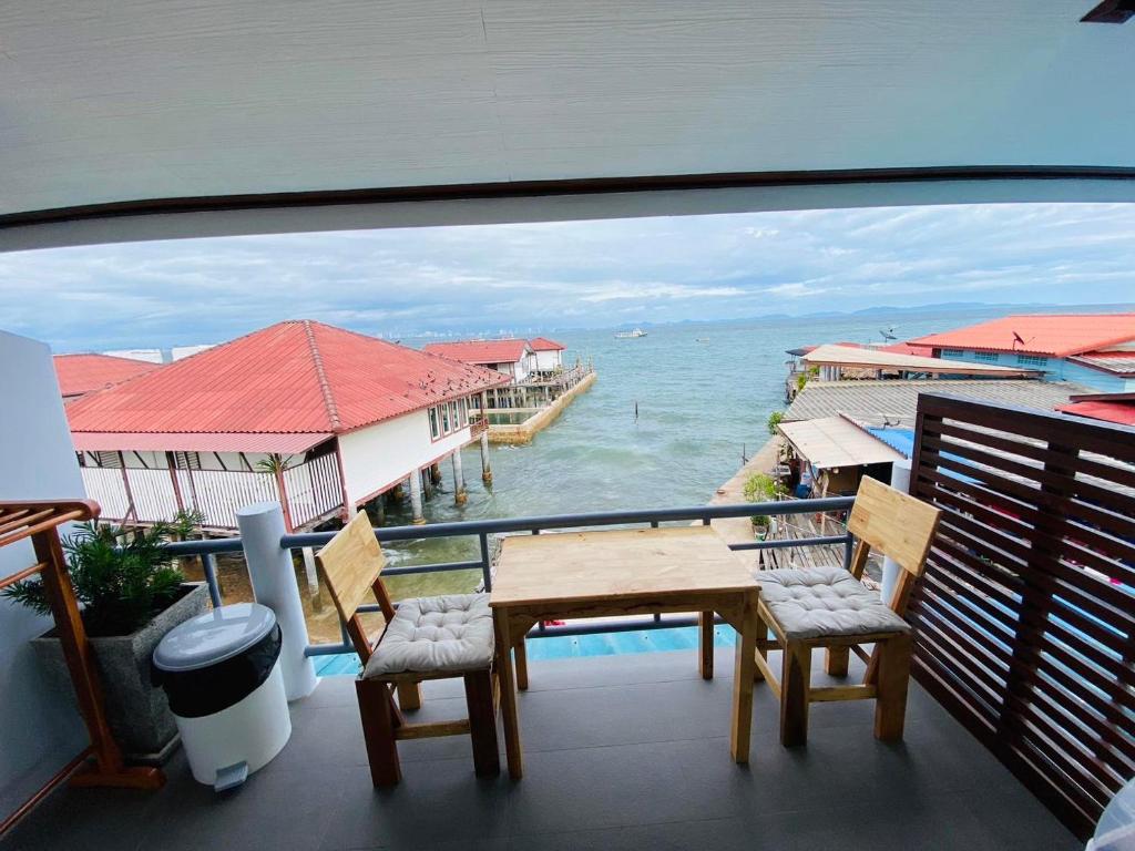 บ้านพักการ์ฟิลด์ ซีวิว เกาะล้าน