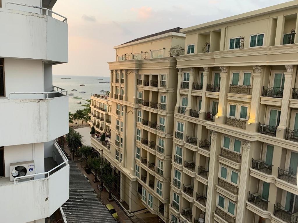 A.A. Pattaya Golden Beach Hotel