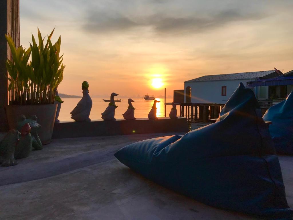 Homebeach Resort เกาะล้าน