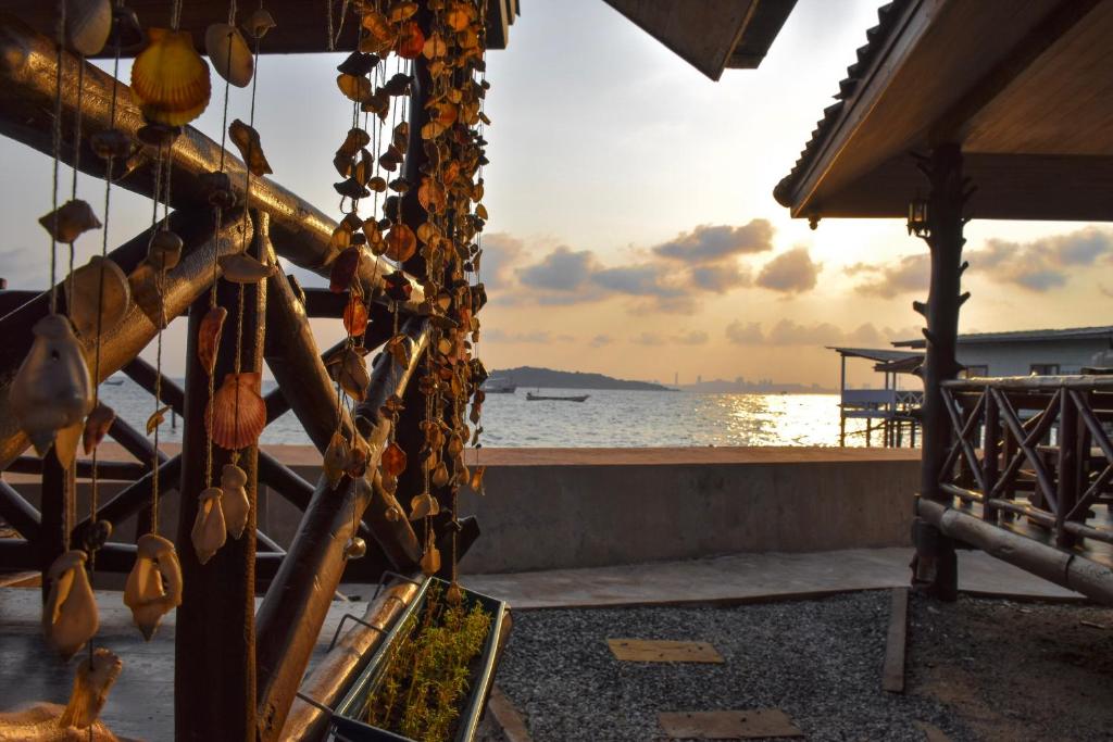 Homebeach Resort เกาะล้าน