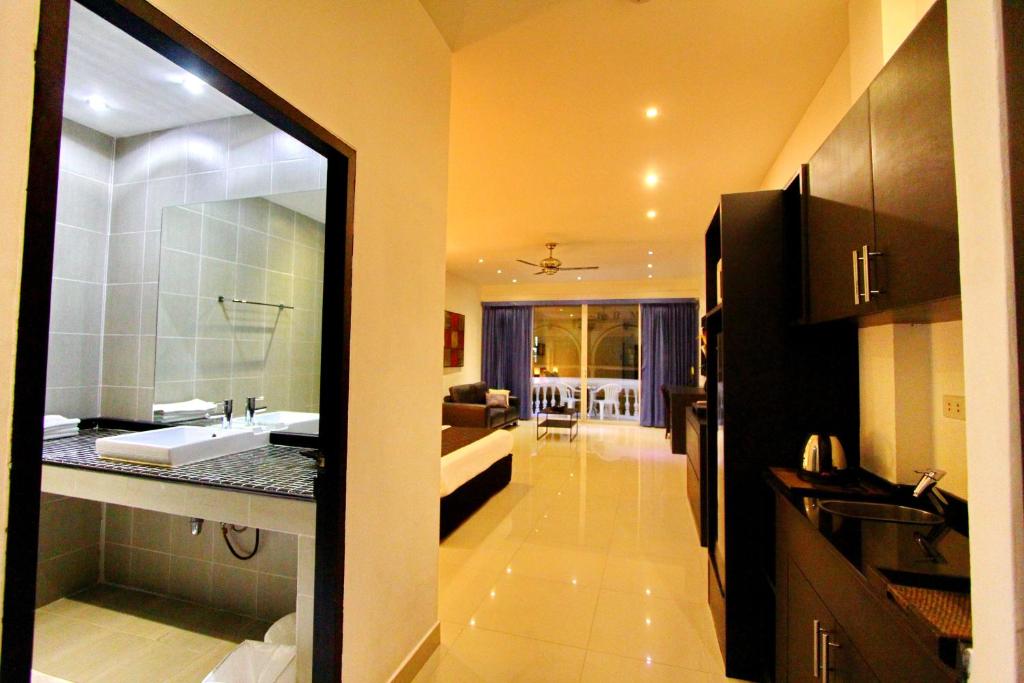 East Suites East Suites