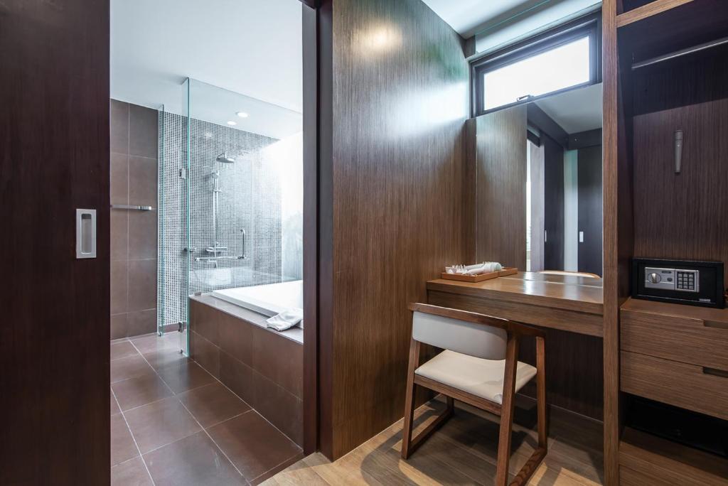 Luxury 3-Bedroom Pool Villa Beach Access, Na Jomtien Pattaya Luxury 3-Bedroom Pool Villa Beach Access, Na Jomtien Pattaya