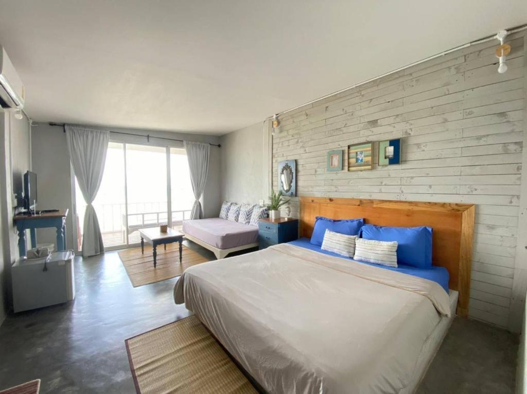 บ้านฟ้าใส รีสอร์ท เกาะล้าน