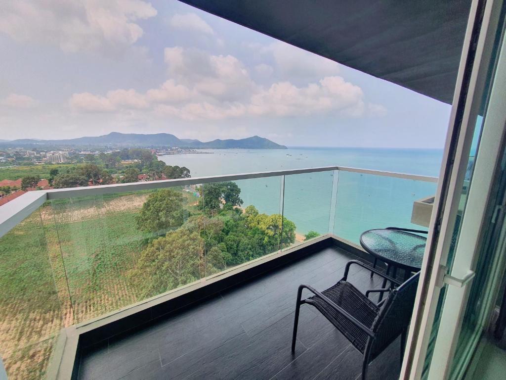 Delmare Beachfront Bangsaray Premium Condominium Delmare Beachfront Bangsaray Premium Condominium