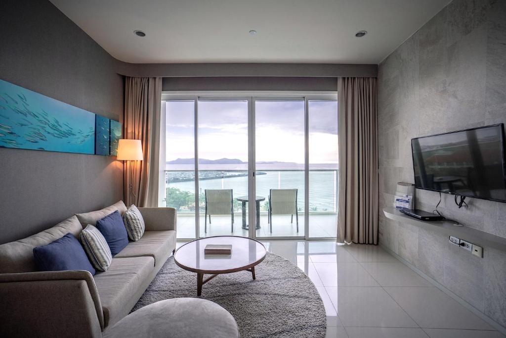 Movenpick Residences Pattaya with Ocean View Movenpick Residences Pattaya with Ocean View