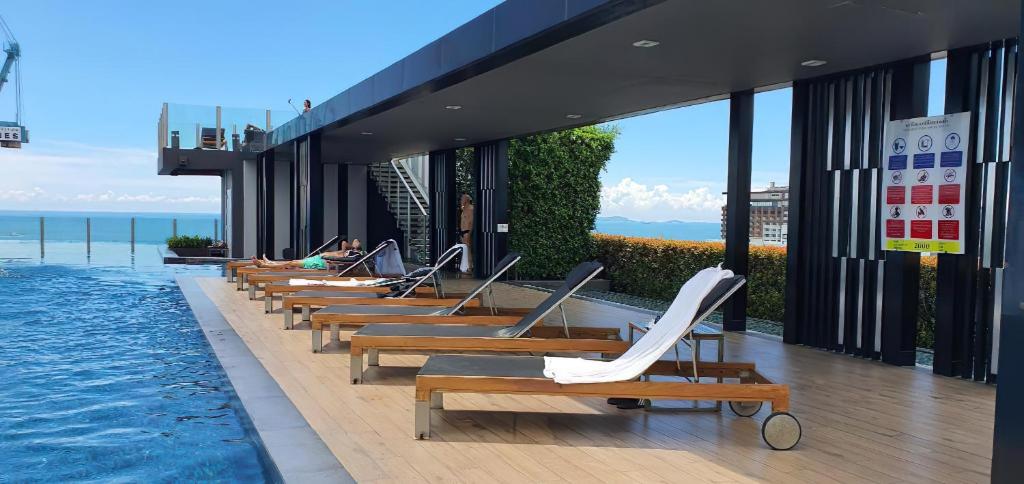 Best Location In Pattaya, Sky Pool & Infinity Edge Best Location In Pattaya, Sky Pool & Infinity Edge