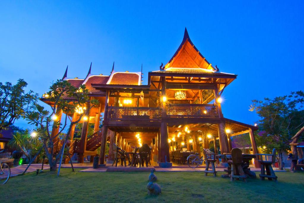 Bueng Bua Thong Resort Bueng Bua Thong Resort