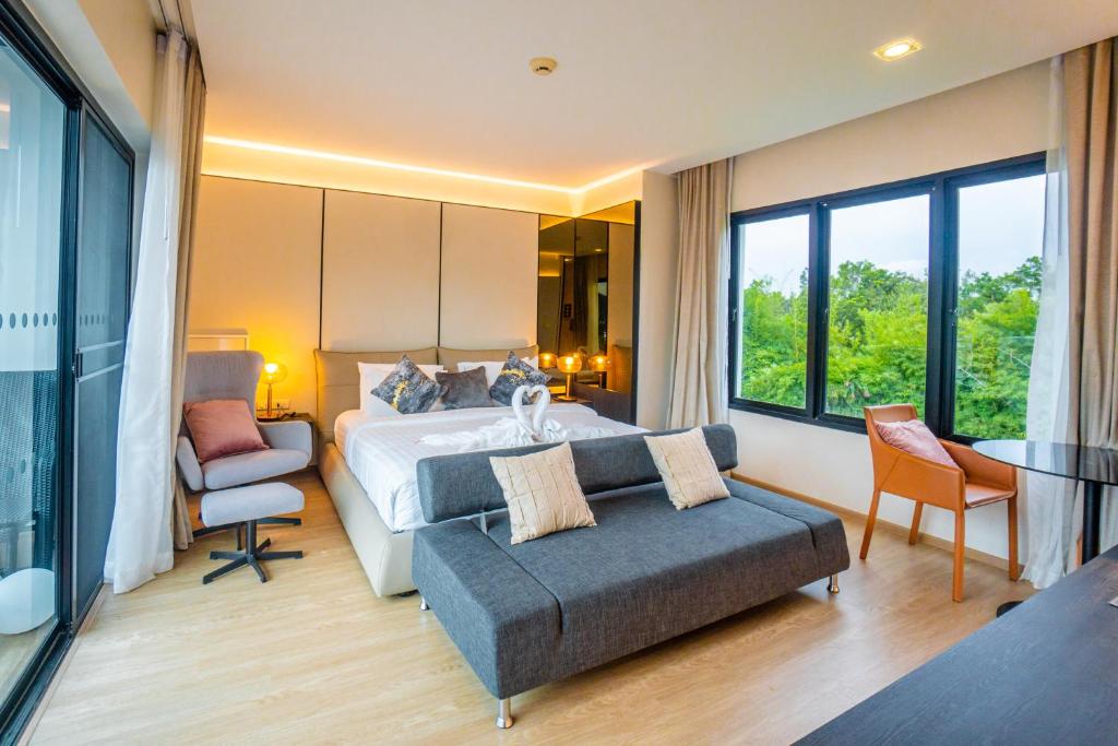 Movenpick Pool villa by Angkana
