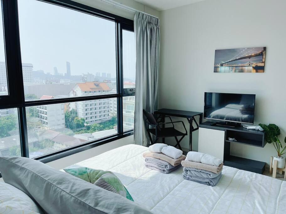 The Base Central 2Bed King&Queen with Infinity Pool The Base Central 2Bed King&Queen with Infinity Pool