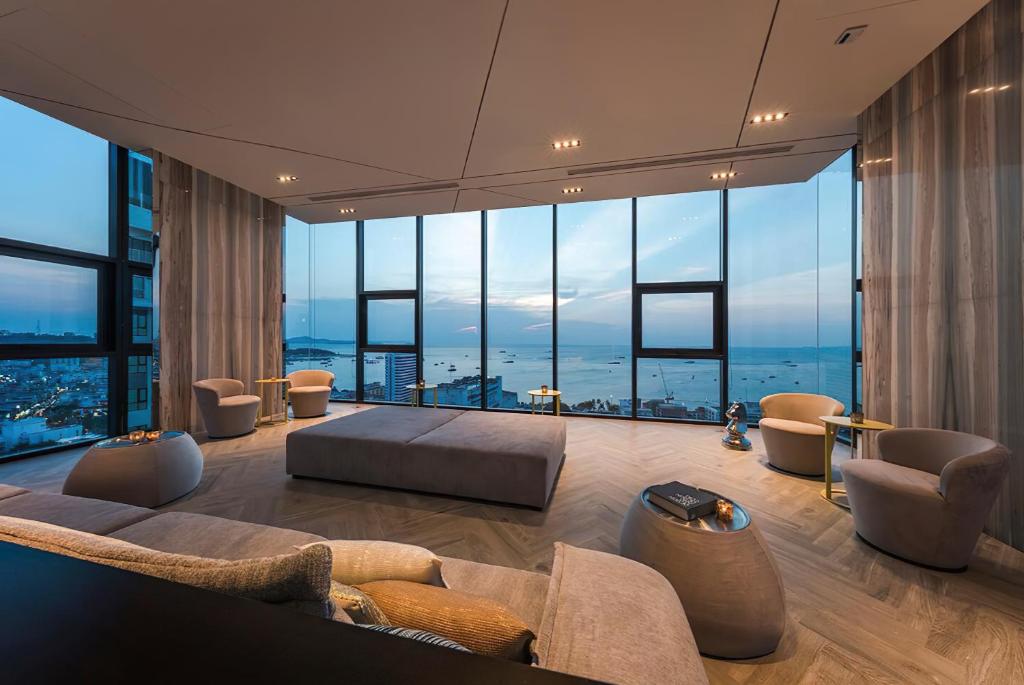 Centrally Located Amazing Place @ Pattaya Centrally Located Amazing Place @ Pattaya