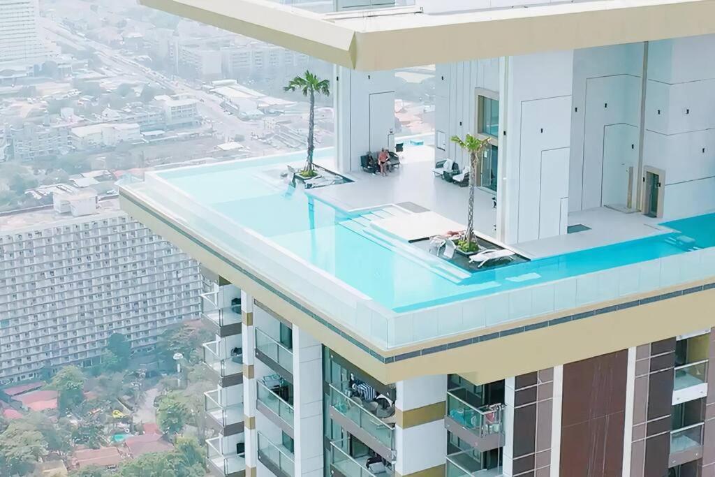 59th Floor Infinity Pool, Luxury 5 Star Room 59th Floor Infinity Pool, Luxury 5 Star Room