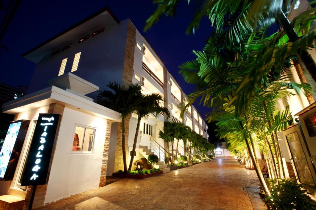 Hidden Palm Pool Villas