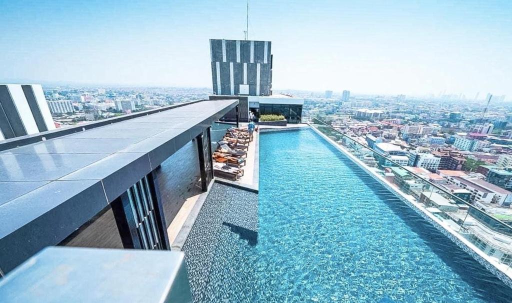 Central Pattaya, Sky pool and Next To The Beach