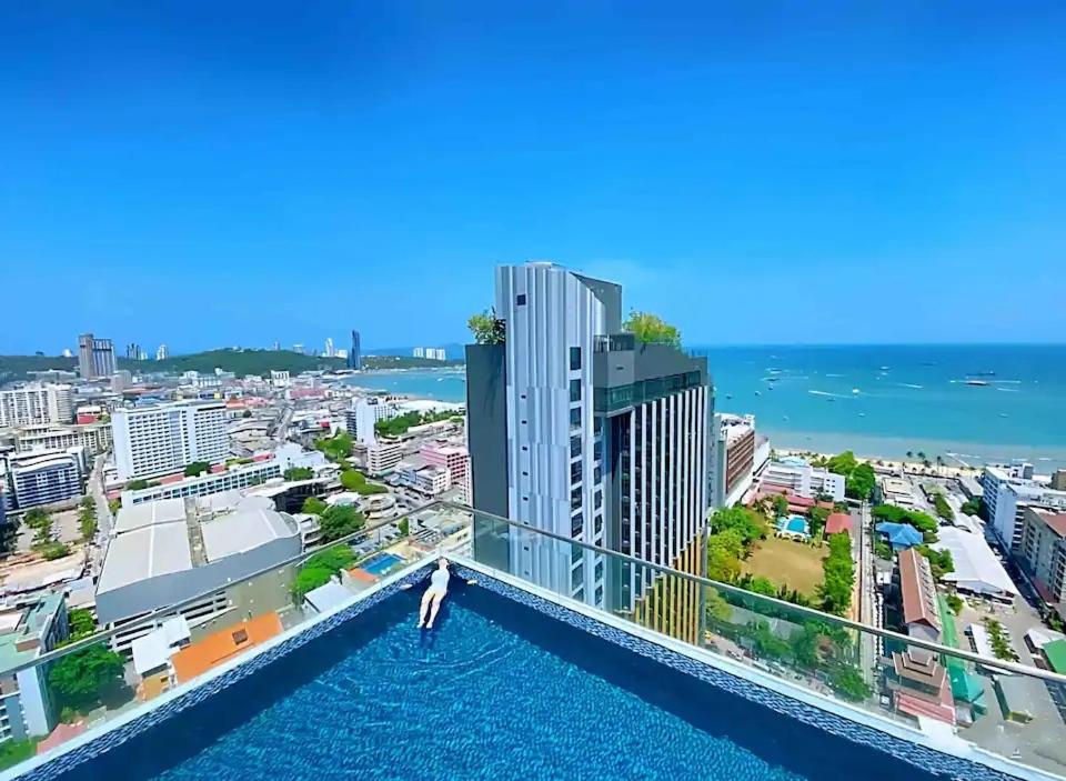Central Pattaya, Sky pool and Next To The Beach