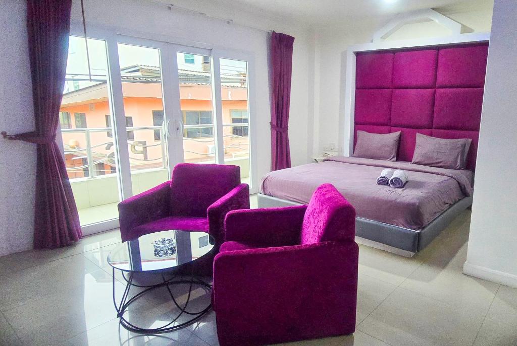 Titanic Residence-7 minute walk to the Beach Titanic Residence-7 minute walk to the Beach