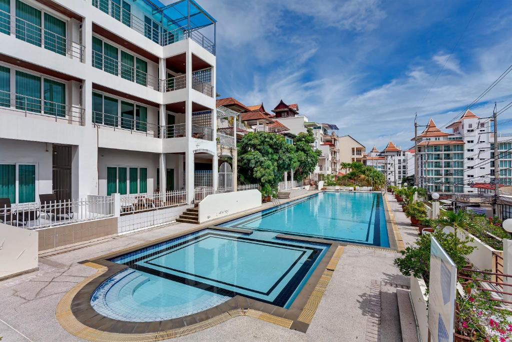Grosvenor House - On the Phra Tamnak Hill Grosvenor House - On the Phra Tamnak Hill