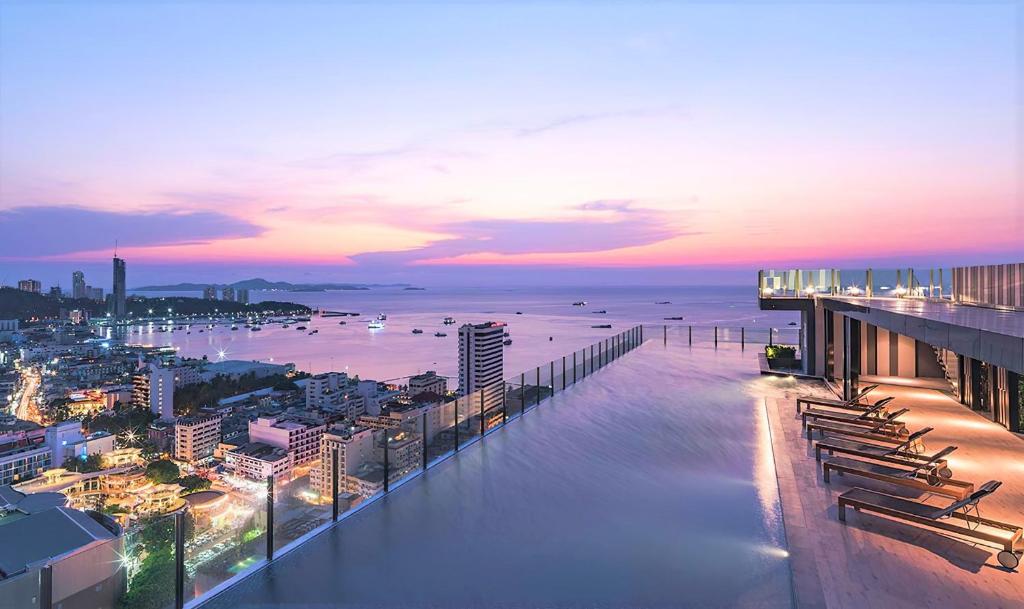 Central Pattaya Fully Equipped Condo Next to Beach Central Pattaya Fully Equipped Condo Next to Beach