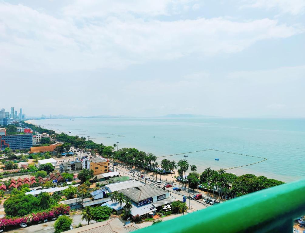 Thiantong seaview beachfront seaside condo 30m to Jomtien beach Thiantong seaview beachfront seaside condo 30m to Jomtien beach