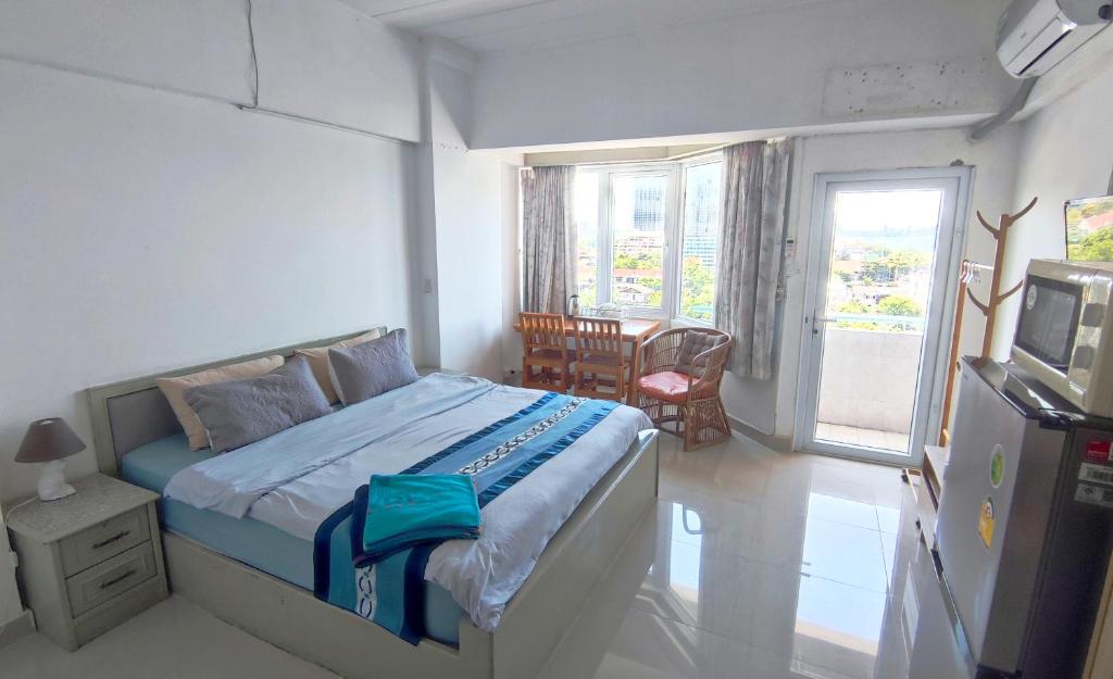 Thiantong seaview beachfront seaside condo 30m to Jomtien beach Thiantong seaview beachfront seaside condo 30m to Jomtien beach