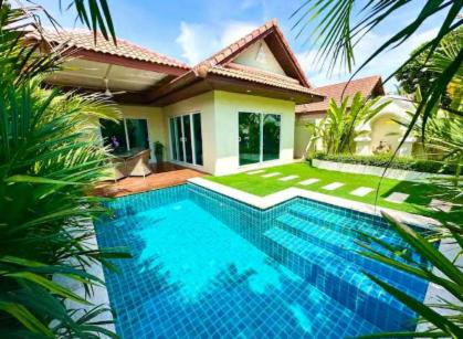 Luxury Semi-2BD Pool Villa near Beach & Walking Street