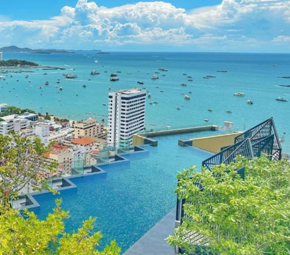 Edge Central Pattaya SeaView with Infinity Pool & Free Netflix Edge Central Pattaya SeaView with Infinity Pool & Free Netflix