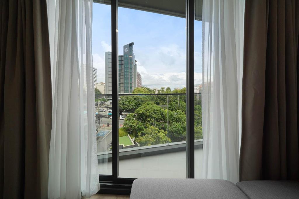 EDGE Central Pattaya 2bdrm Balcony View EDGE Central Pattaya 2bdrm Balcony View