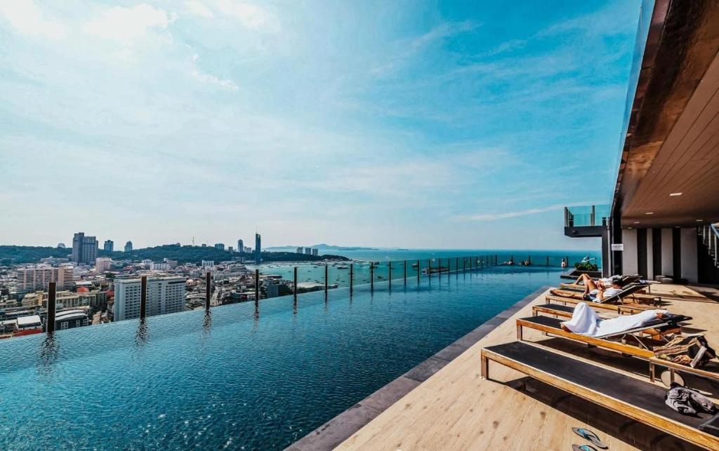 Central Pattaya Condo With A Beautiful View Central Pattaya Condo With A Beautiful View