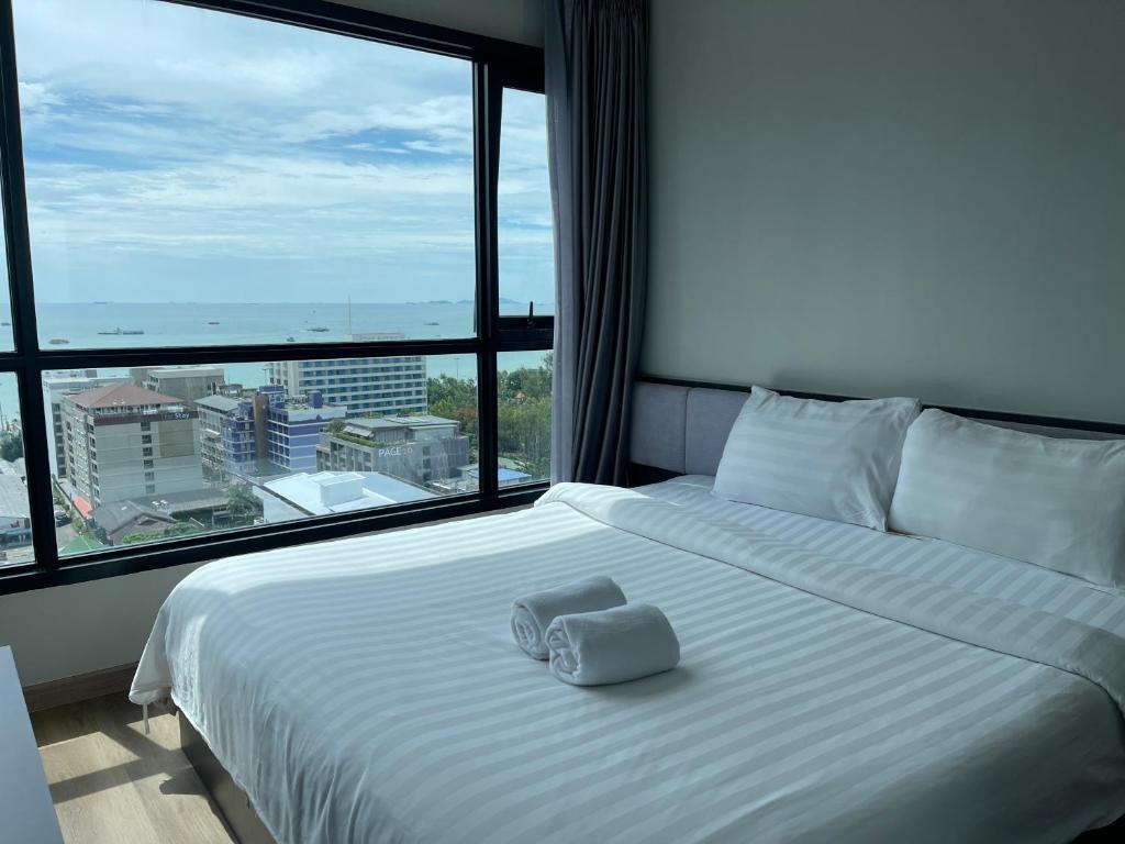 The Base Pattaya by Feng The Base Pattaya by Feng