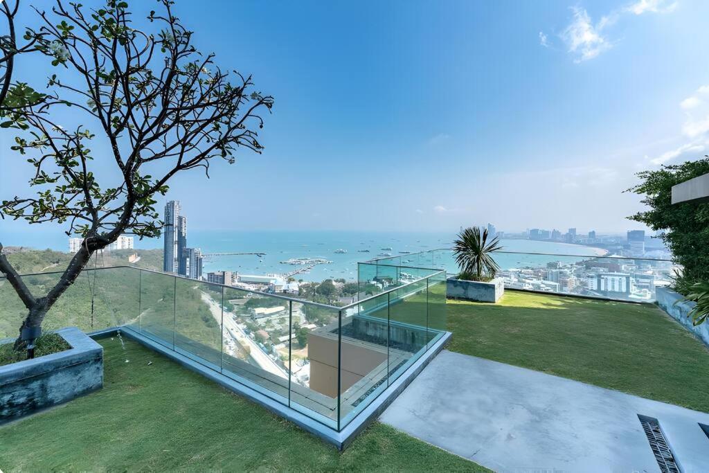 Luxury 70Sqm 2 BR Condo Next to Walking Street Luxury 70Sqm 2 BR Condo Next to Walking Street