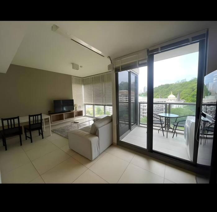 Luxury 70Sqm 2 BR Condo Next to Walking Street Luxury 70Sqm 2 BR Condo Next to Walking Street