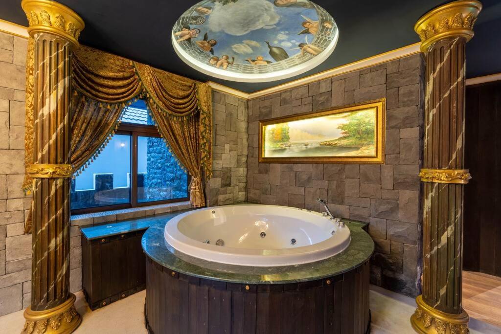 The Castle Pratumnak Hill Pattaya 6 Bedroom
