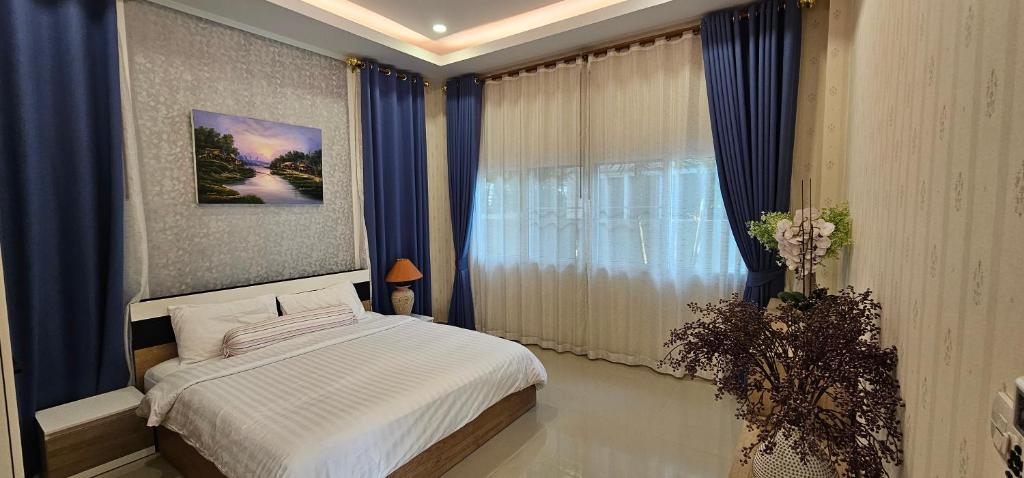 Big swimming pool garden villa 私家泳池花园豪华别墅 Big swimming pool garden villa 私家泳池花园豪华别墅