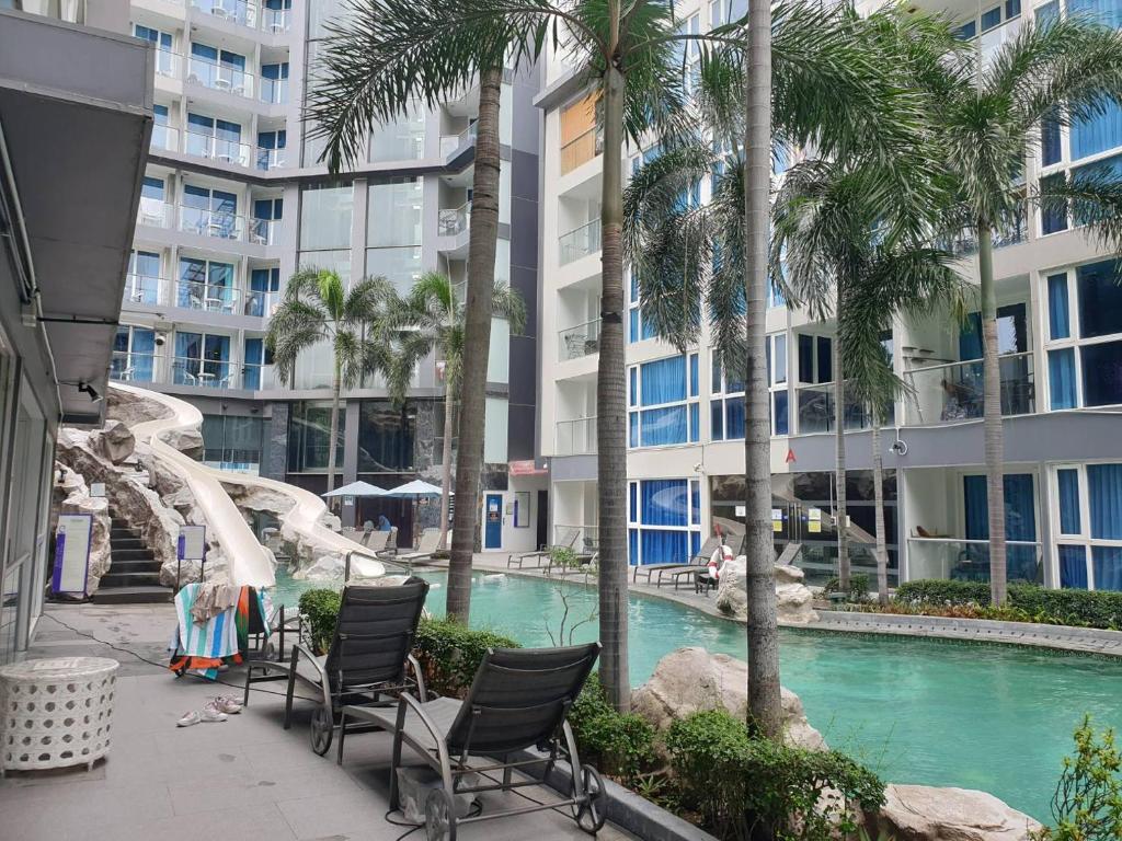 2 Bedrooms near Pattaya beach