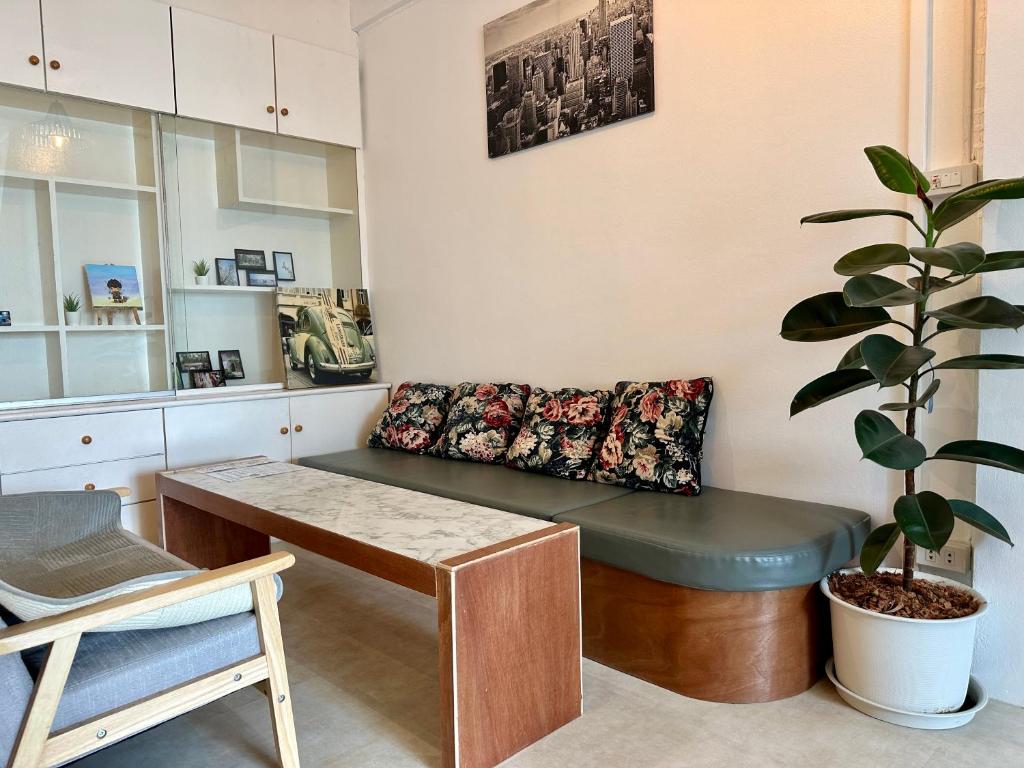 Films House Hostel