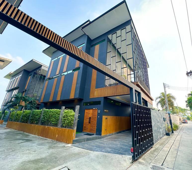 Huge Luxury, 3 Bedroom, private pool villa near to the beach - Jomtien - LV99 Huge Luxury, 3 Bedroom, private pool villa near to the beach - Jomtien - LV99