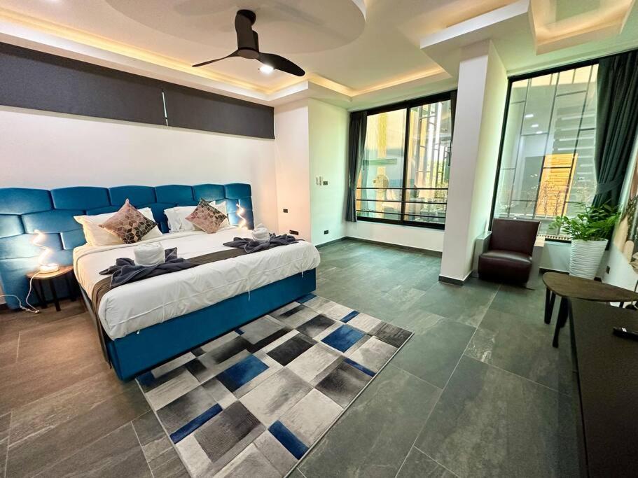 Huge Luxury, 3 Bedroom, private pool villa near to the beach - Jomtien - LV99 Huge Luxury, 3 Bedroom, private pool villa near to the beach - Jomtien - LV99