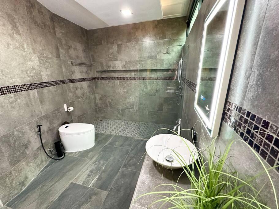 Huge Luxury, 3 Bedroom, private pool villa near to the beach - Jomtien - LV99 Huge Luxury, 3 Bedroom, private pool villa near to the beach - Jomtien - LV99