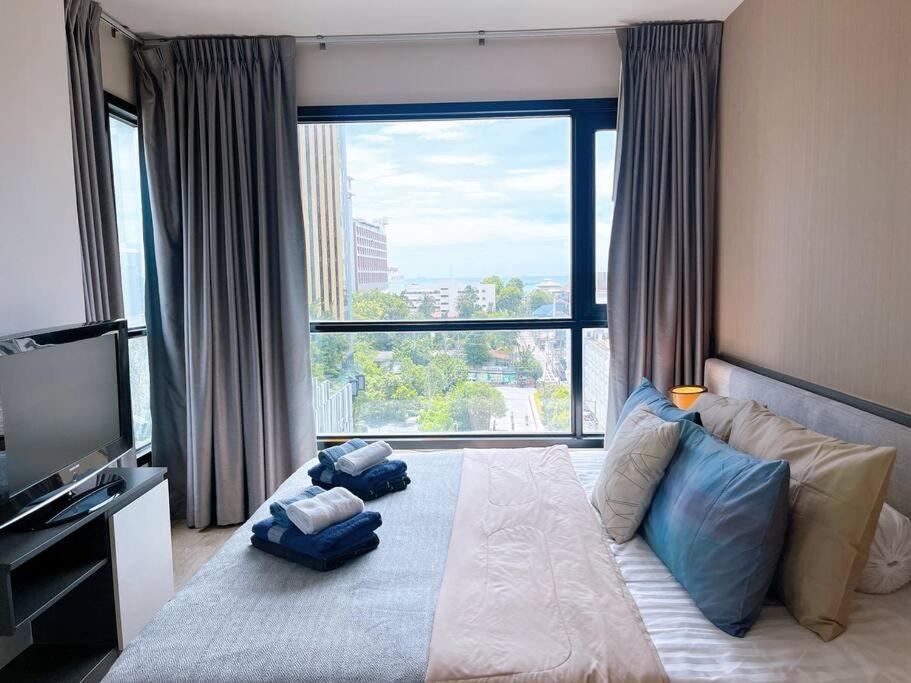The Base Central PATTAYA HUGE 2BED King&Queen with Infinity Pool & Free Netflix The Base Central PATTAYA HUGE 2BED King&Queen with Infinity Pool & Free Netflix