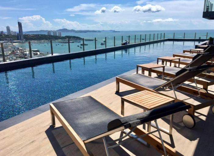 The Base Central PATTAYA HUGE 2BED King&Queen with Infinity Pool & Free Netflix The Base Central PATTAYA HUGE 2BED King&Queen with Infinity Pool & Free Netflix