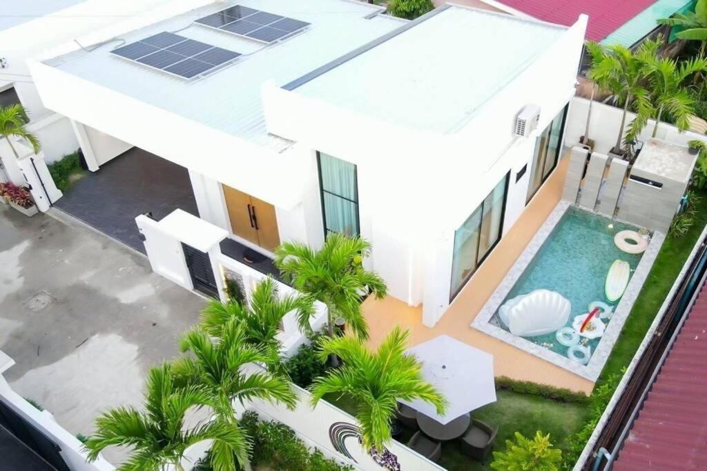 Phirom pool villa pattaya Phirom pool villa pattaya
